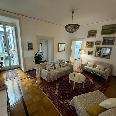 Interno 12 Apartment
