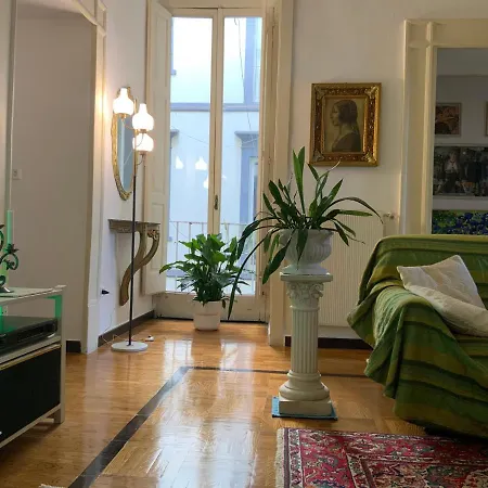 Interno 12 *